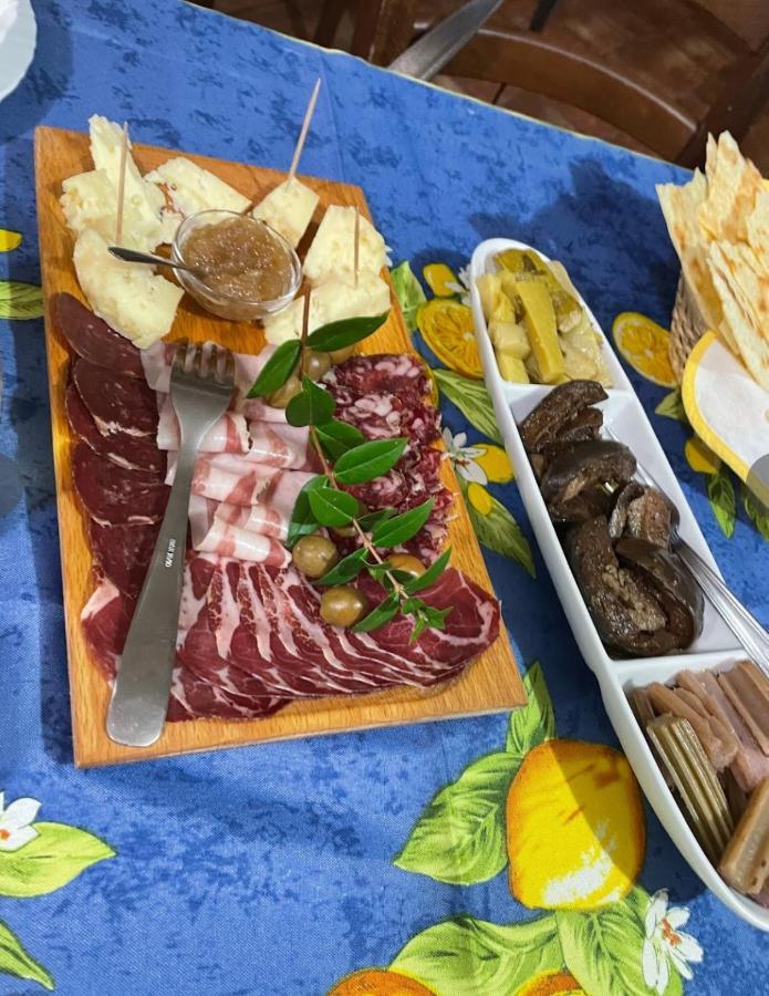Thiesi Agriturismo Cugumia מראה חיצוני תמונה