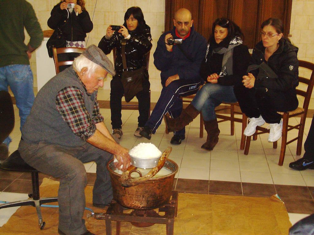 Thiesi Agriturismo Cugumia מראה חיצוני תמונה